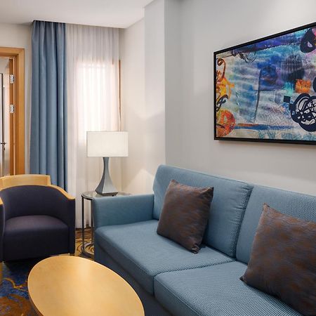 Sheraton Makkah Jabal Al Kaaba Hotel Mekka Exterior foto A living room in a suite at the Hilton San Francisco Airport