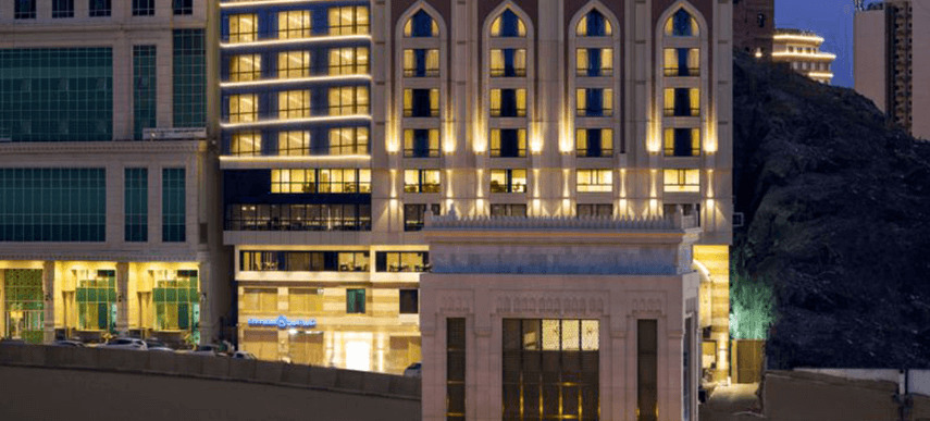 Sheraton Makkah Jabal Al Kaaba Hotel Mekka Exterior foto The hotel at night
